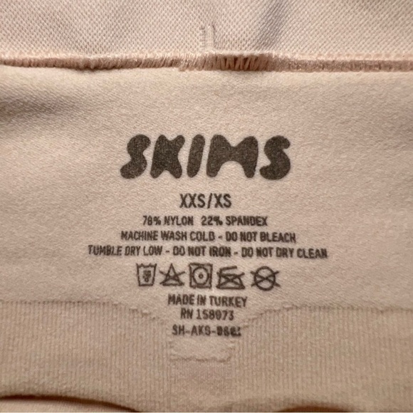 SKIMS Sculpting Short Above The Knee With Open Gusset in Clay - Picture 3 of 5